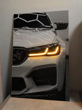 F90 M5 是當代幾個男孩的夢想車🚗 這張壁畫值得你擁有🤩送給你對象保證愛情長長久久✅ 有興趣下方留或私訊：「$」 #benz #cls63 #E63 #m4competition #bmw #m5 #golf #gt3rs #nissan #M5 #M3 #f90m5 #汽車 #客製化 #惡魔之眼 