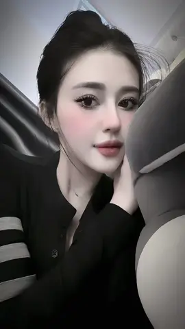 Biết bản thân nhỏ bé nên không dám tranh dành  Biết mình thiệt thòi nên tự dỗ dành bản thân  Biết người khác không thích làm phiền nên hiểu chuyện  Biết không được yêu thương nên không dám đòi hỏi