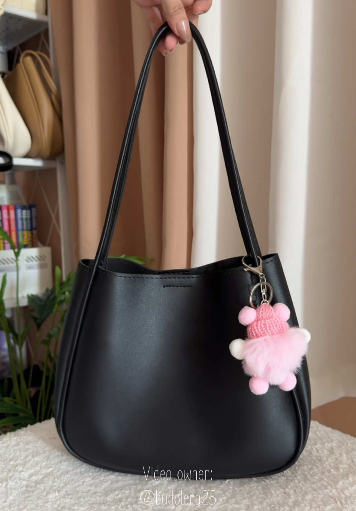 Ang gandaaaaa #bag #bagrecommendation #bagrecommendations #totebag #totebagrecommendations #leathertotebag #shoulderbag #totebagwithpouch #mostviralvideo #bagforstudent #bagforschool #collegetotebag 