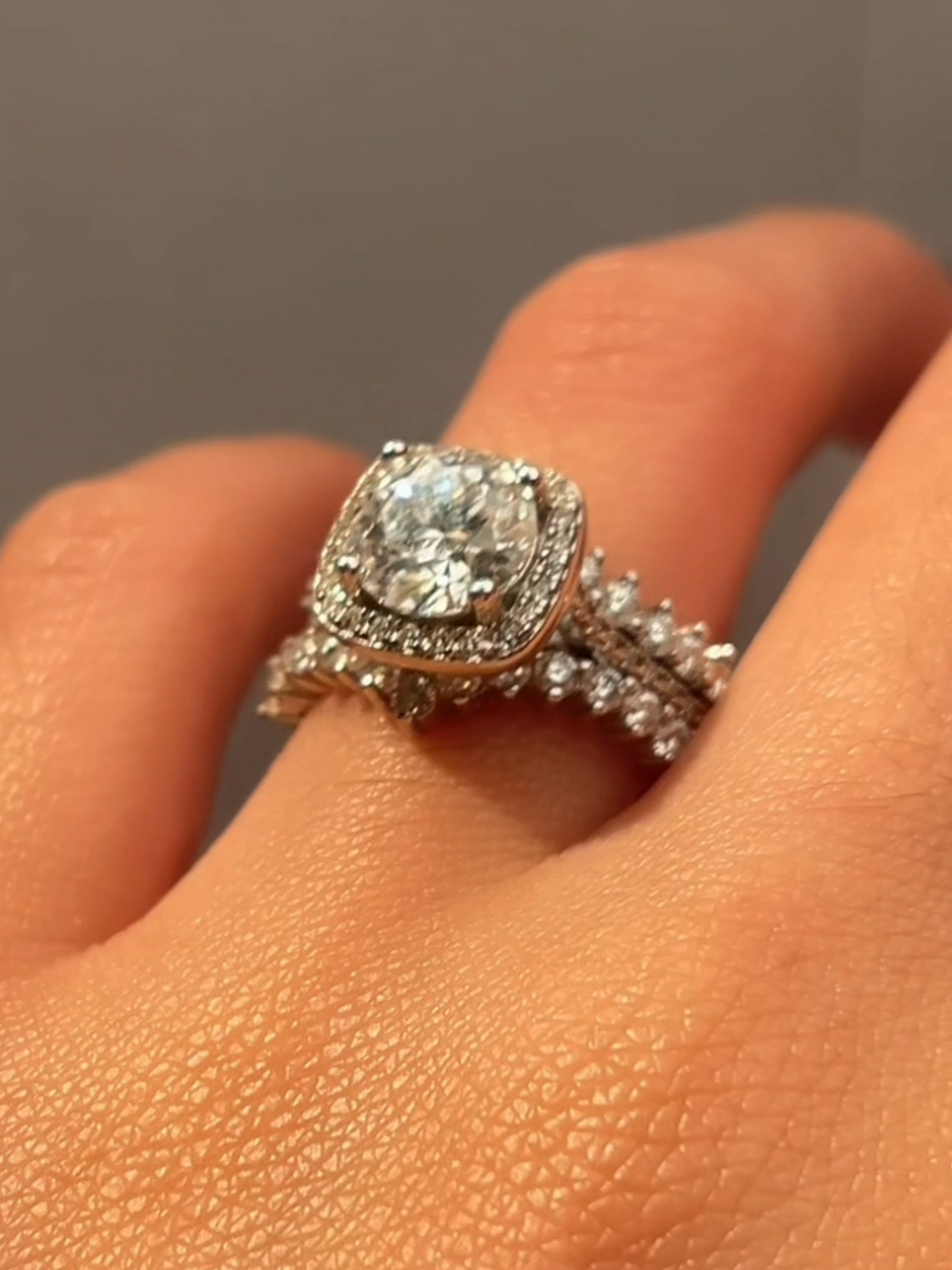 Why pay more for the same sparkle? Treat yourself to timeless beauty — without the markup. 💍 #ring #moissanitering #zylalajewelry #fyp #ringforher #engagementring #jewelry #engagement