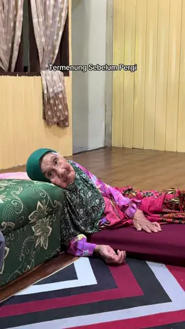 Termenung dia tu saya pelik dah cuma xmau kata apa sbb tu saya rela ulang alik johor ke kelantan dlm bulan last tu... #foryou #nenek 