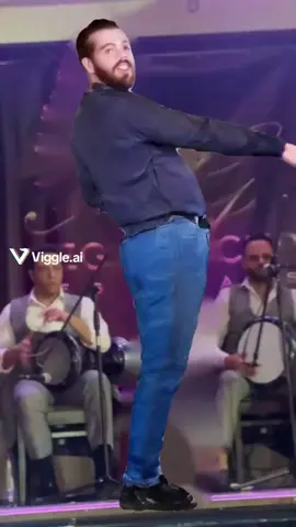 رقص شعبي بطريقة شبح البط  #هز_يا_وز🤣🤣 