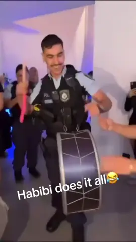 From the streets to the stage, this officer's got the beat 😍😂 Via @sydney_barbershop  #lebaneseinaustralia #beirut #australianlebanese #lebanese #livelovelebanon #lebanon #lebanesefood #dabke #sydney #arabs #melbourne #lebanesememes #australia #Love #bankstown #melbourne #lübnan #dubai #arabcomedy #memes #lebanoninstagram #instaleb #melbourne #instagood #instalebanon #fyp #explore #viral #instalebanese #follow 