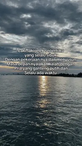Wanita lebih memilih hidup susah dengan pria tampan di bandingkan hidup mapan dengan pria jelek 😇 bukan kah begitu nona 