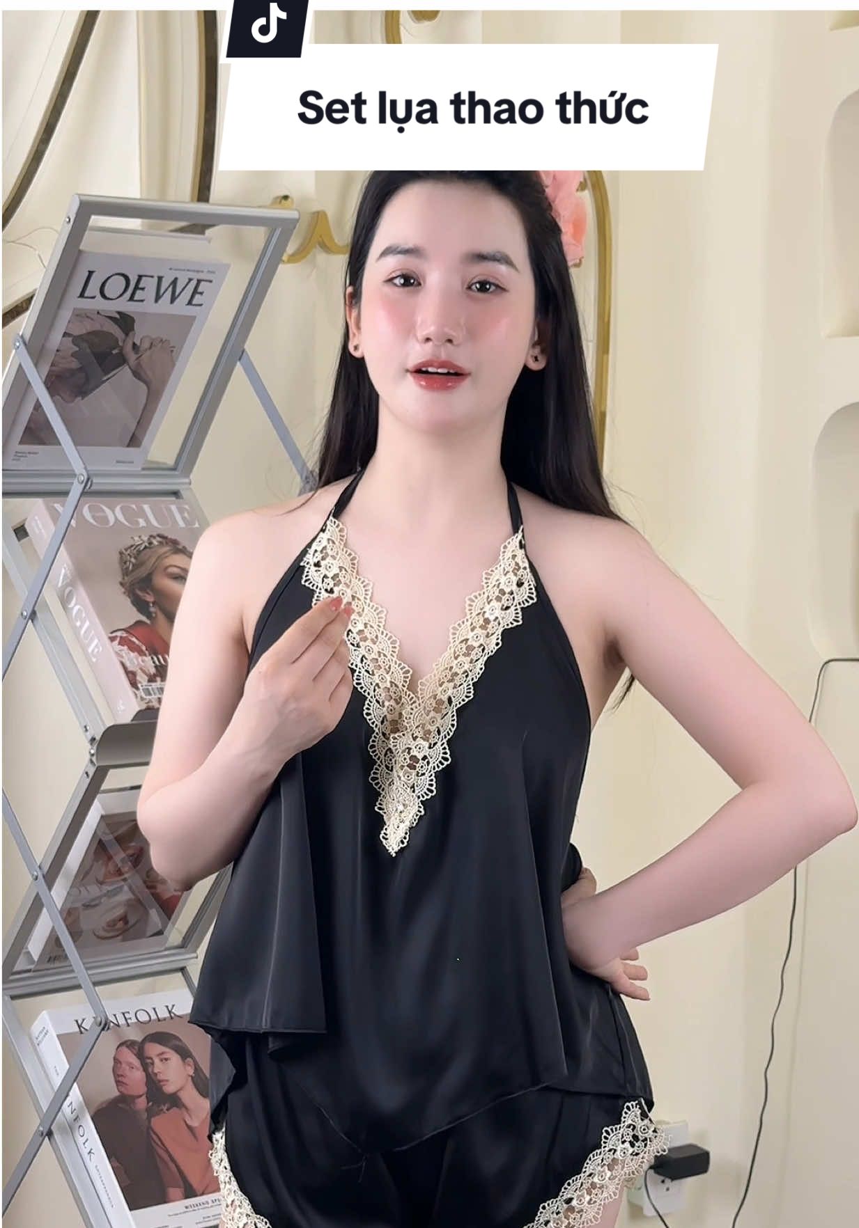 Đồ ngủ không phải để ngủ mà là để ai đó thao thức 😄