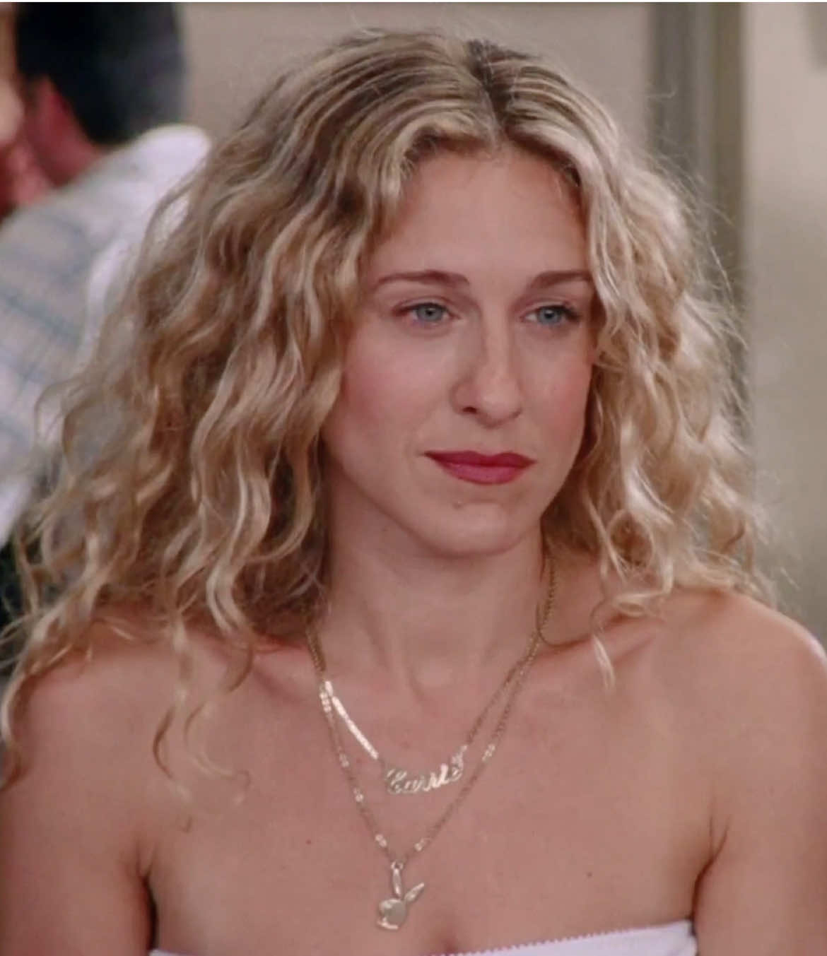 so i put my headphones on. #carriebradshaw #satc #sjp #90s #edit #edits #addisonrae #fyp #viral (headphones on addison rae)