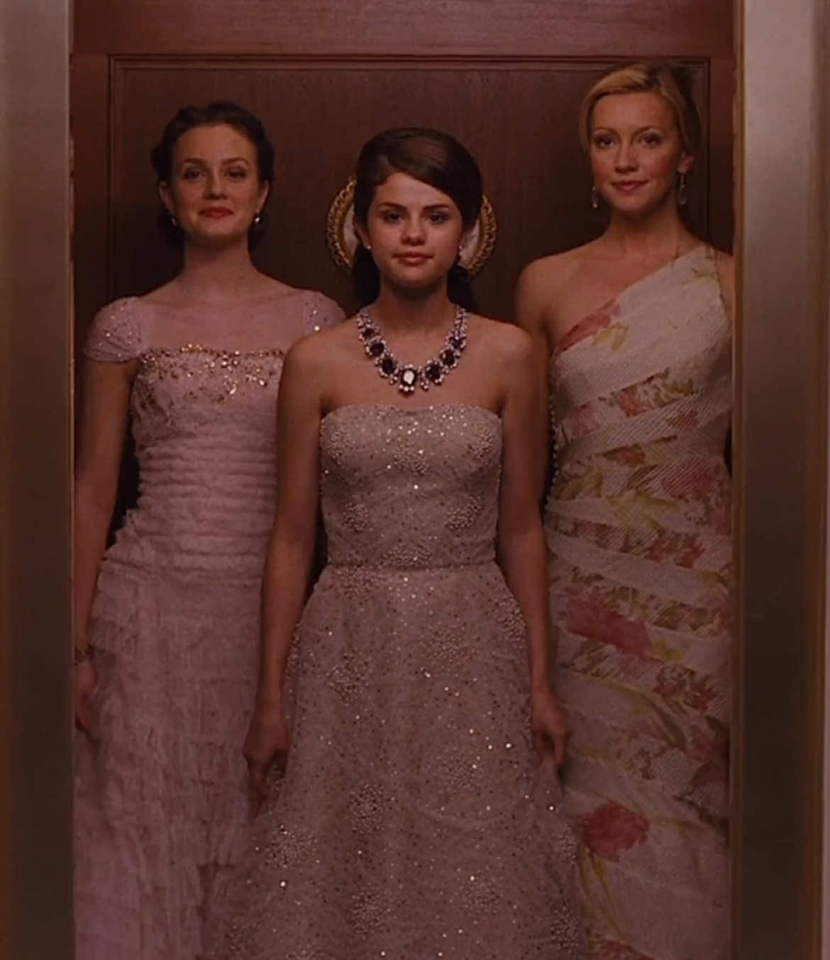 Monte Carlo (2011).                           #montecarlo #montecarlomovie #montecarloedit #romcom #selenagomez #leightonmeester #gossipgirl #foryoupage #foryou #foryourpage #fyp #viral #paris #aesthetice #edits #fyp≥°