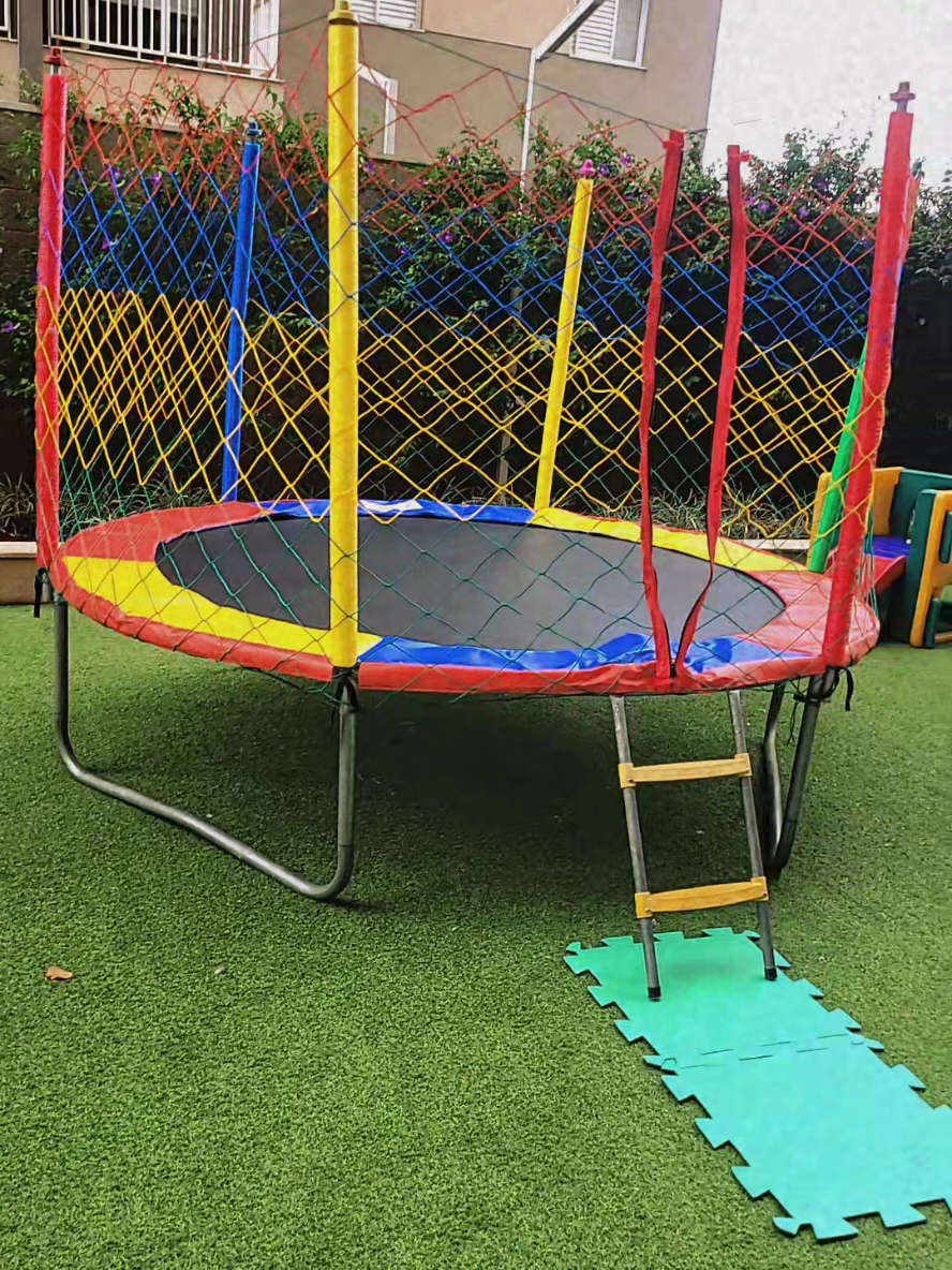 Pula pula, rede de zíper,  proteção de molas extras.  Mais segurança e diversão para seu filho.  #pulapula  #brincarcomseguranca  #pulapulapipoquinha  #camaelastica  #festainfantil 