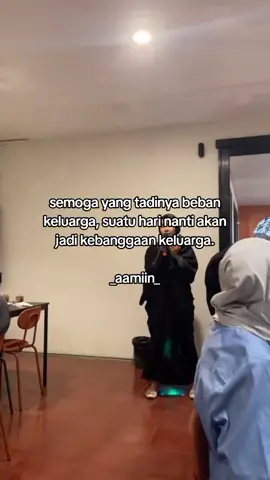 Aamiin yaAllah, izinkan lah aku buat nge bahagia in orang tua aku, sehat sehat ma,yah..🤍🤍#anakbungsuperempuan #iloveyou 