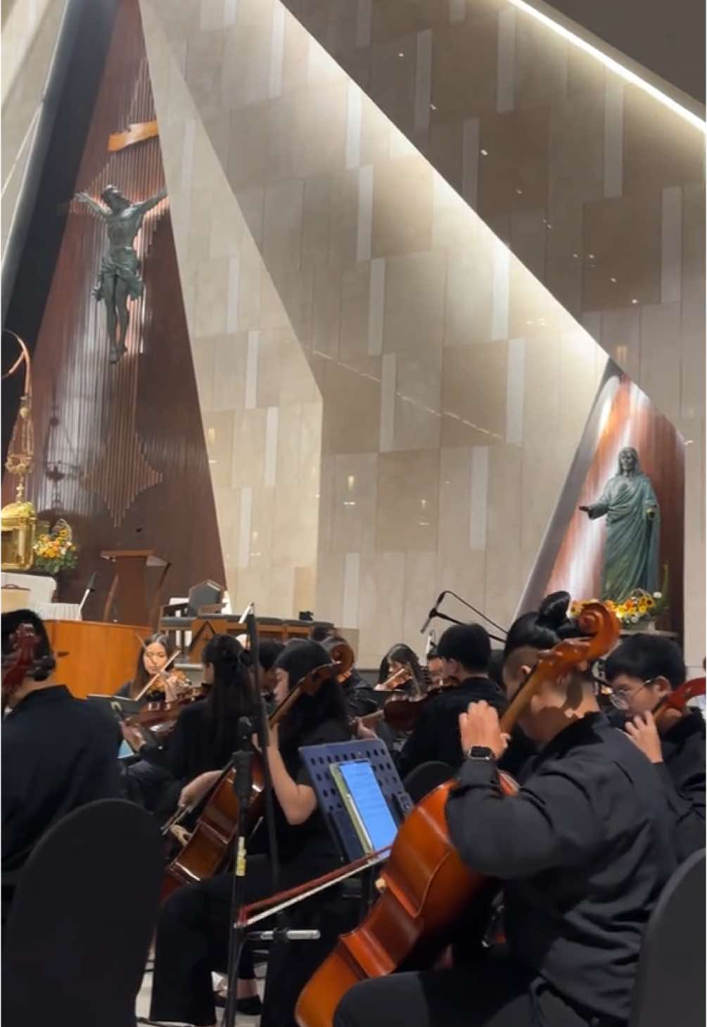 Soraklah, “alleluya!”  #vigilipaskah #katolik #miniorchestra 