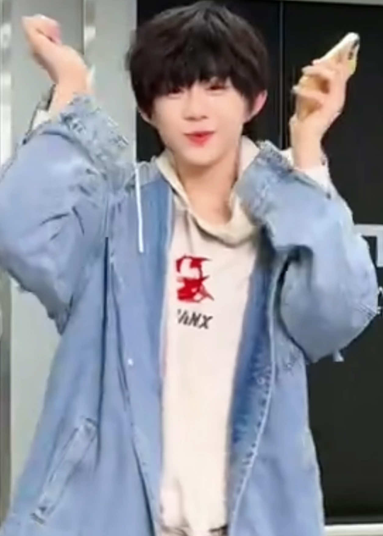See Tình Dance by Jonathan in VIETNAM #陈奕恒 #chenyiheng #tffamily_4rd_generation #tf家族 #seetinh #tingtingtangtang 