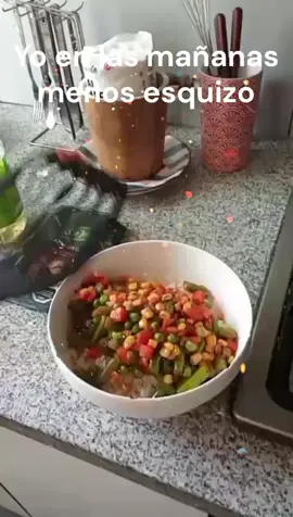 Simplemente me quería comer unas verduras con un arroz después de cocinar lo obviamente pero no sé, nació esto supongo  #cocina #meme #humor #viralvideo #fyp #esquizoposting 