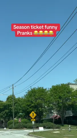 Funny pranks 😂😂😂 #foryou #foryourpage #viral #funnyvideos #pranks #entertainment #followerstiktok #😂😂😂 #laughsandpranks #TikTokLaughs #prankcallfun