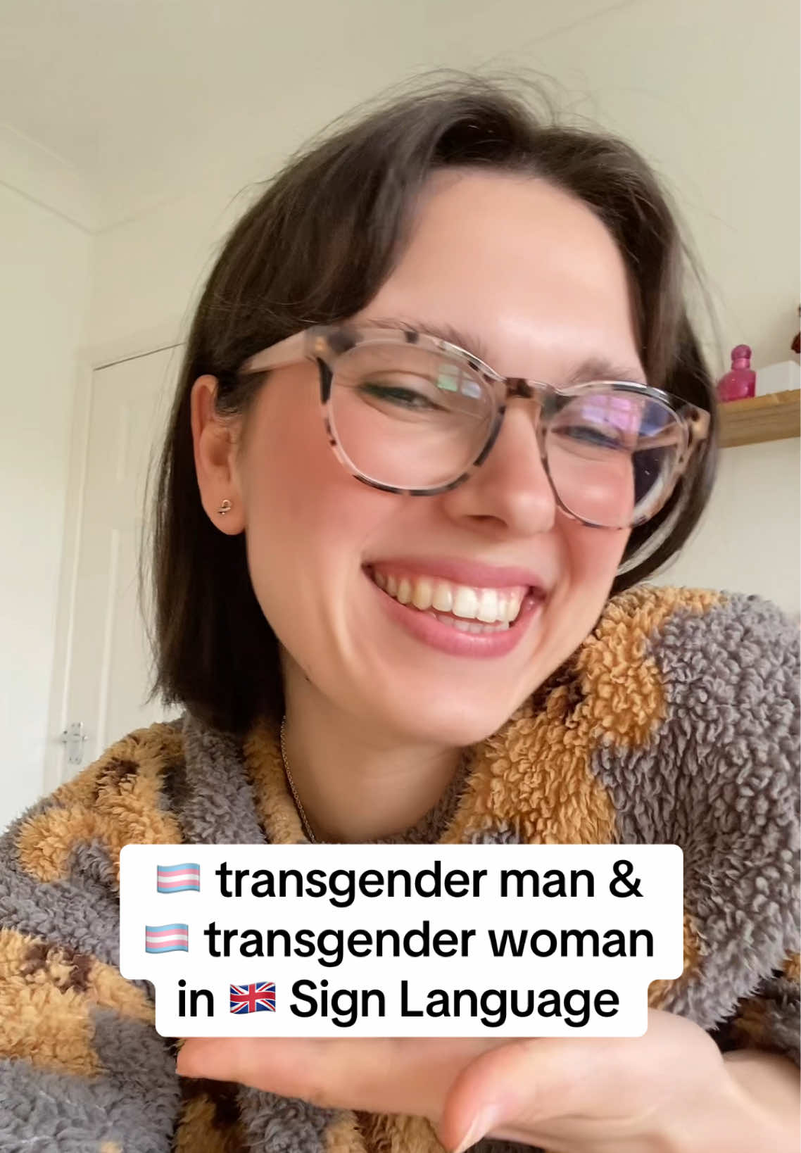 How to sign Transgender in British Sign Language 🏳️‍⚧️ #deaf #adel #bsl #sign #signlanguage #britishsignlanguage #communication #deafculture #learnsignlanguage #sse #signsupportedenglish #neurodivergent 