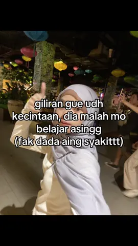 lama banget bales chat gue😔