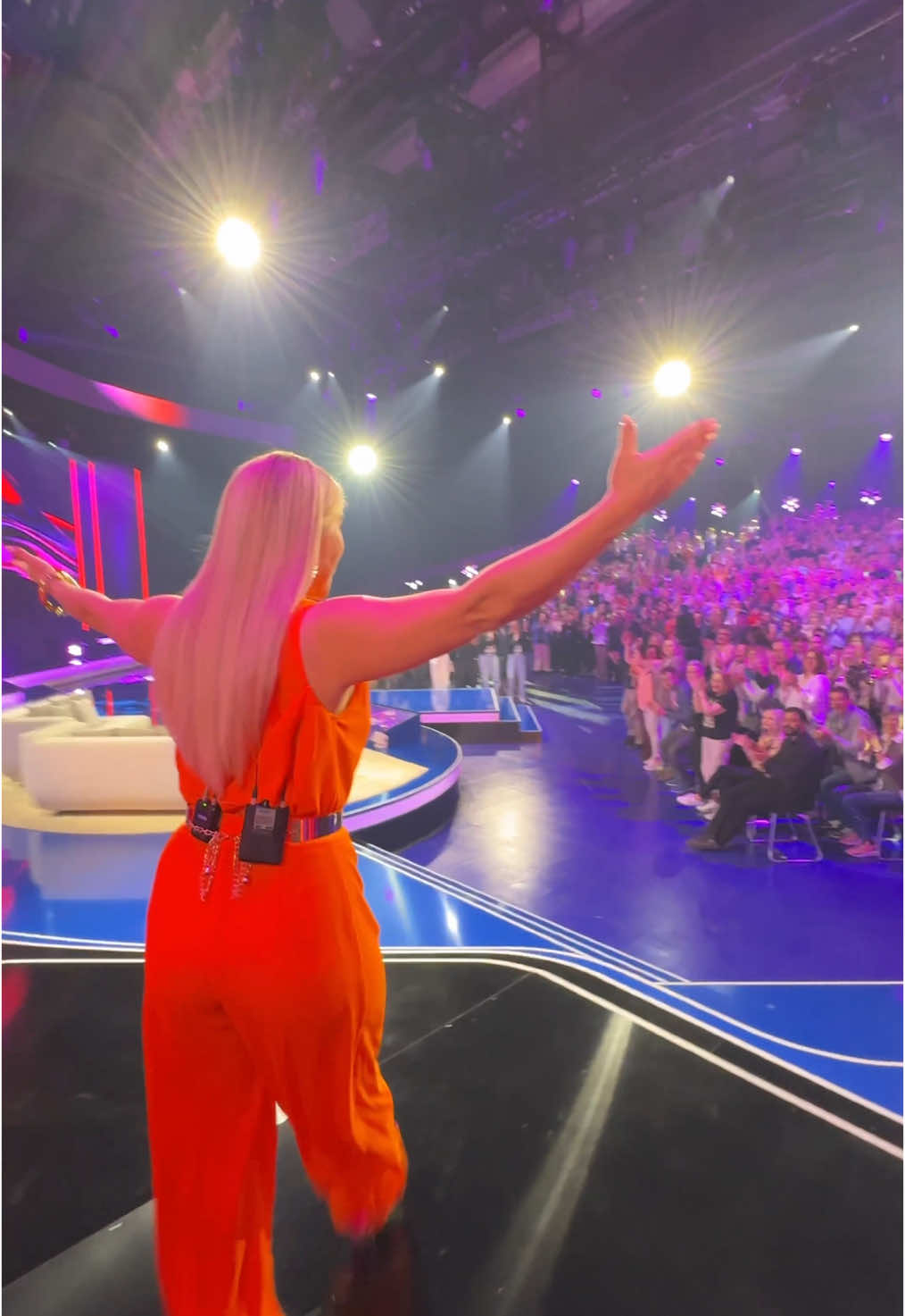 Gleich geht’s los - die Beatrice Egli Show im SRF1, in der ARD & in der ARD Mediathek 💛 Jetzt einschalten!  #tvshow #diebeatriceeglishow #hörnieaufdamit 