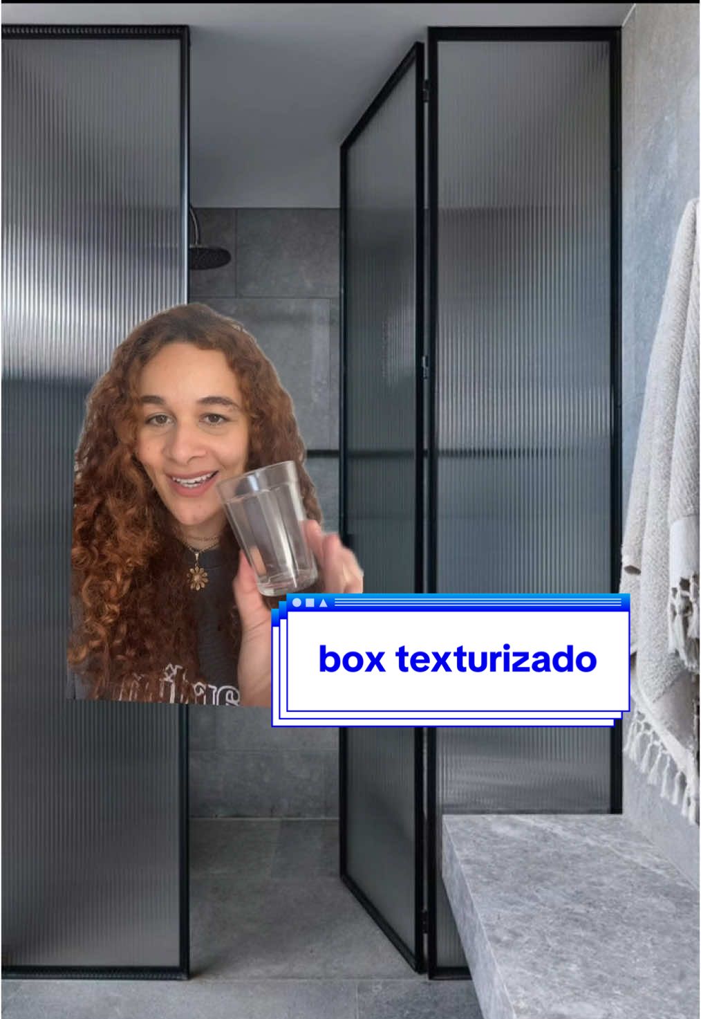 Respondendo a @Maria Luísa Carvalho dá pra ter box com vidro canelado ou com qualquer outra textura, desde que instalado da forma correta 😉 #vidrocanelado #boxbanheiro 
