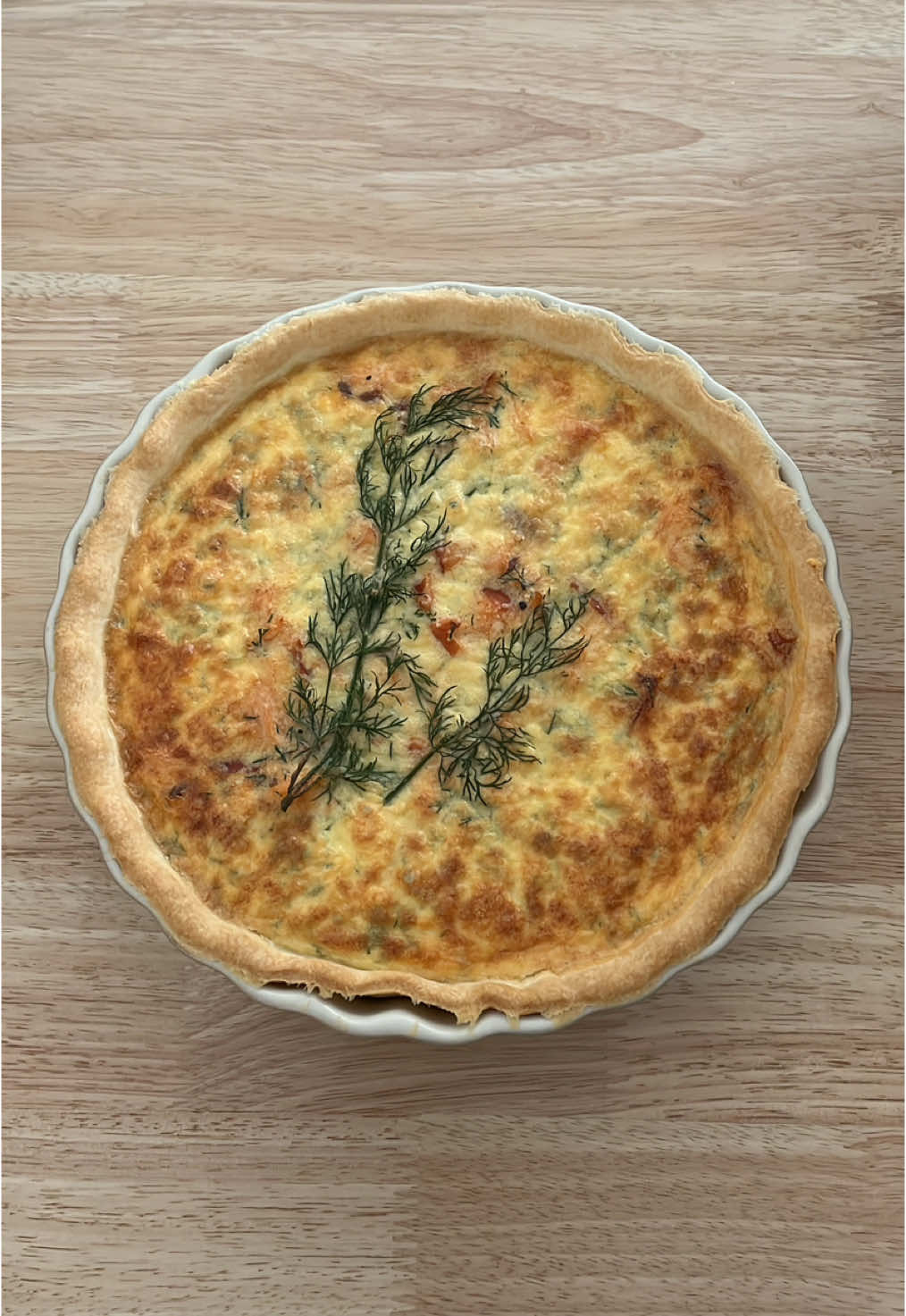 Salmon and leek quiche ❤️ #fyp #food #Foodie #FoodTok #deliciousfood #homecooking #homechef #thenetherlands #noordwijk #quiche #salmon #zalm #leek #prei #dille #eggs #ei #cremefraiche 
