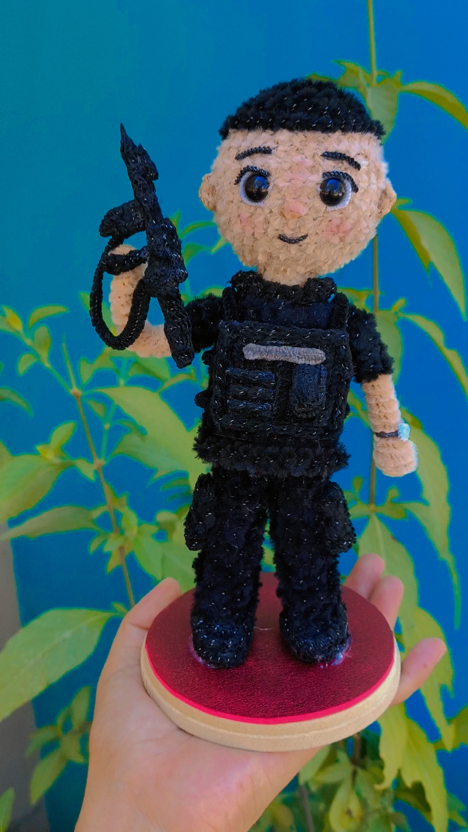Muñequito de Policía de Limpiapipas...✨💙✨ aahh me pase de silicón 😫🥺 #limpiapipas #pipecleanerart #macadetalles #chenille #policia #chenille #manualidades #police 