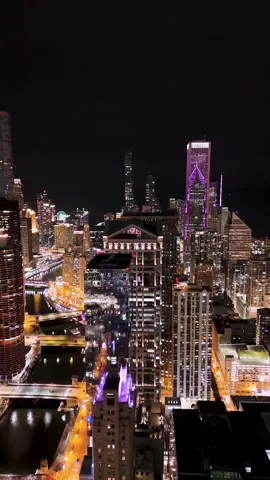 welcome to chicago #michiganave #foryourpage #bestofchicago #fyp #chicagotiktok #chicagotok #windycity #chicity #chicagoriver #chicagoriverwalk #chicago 