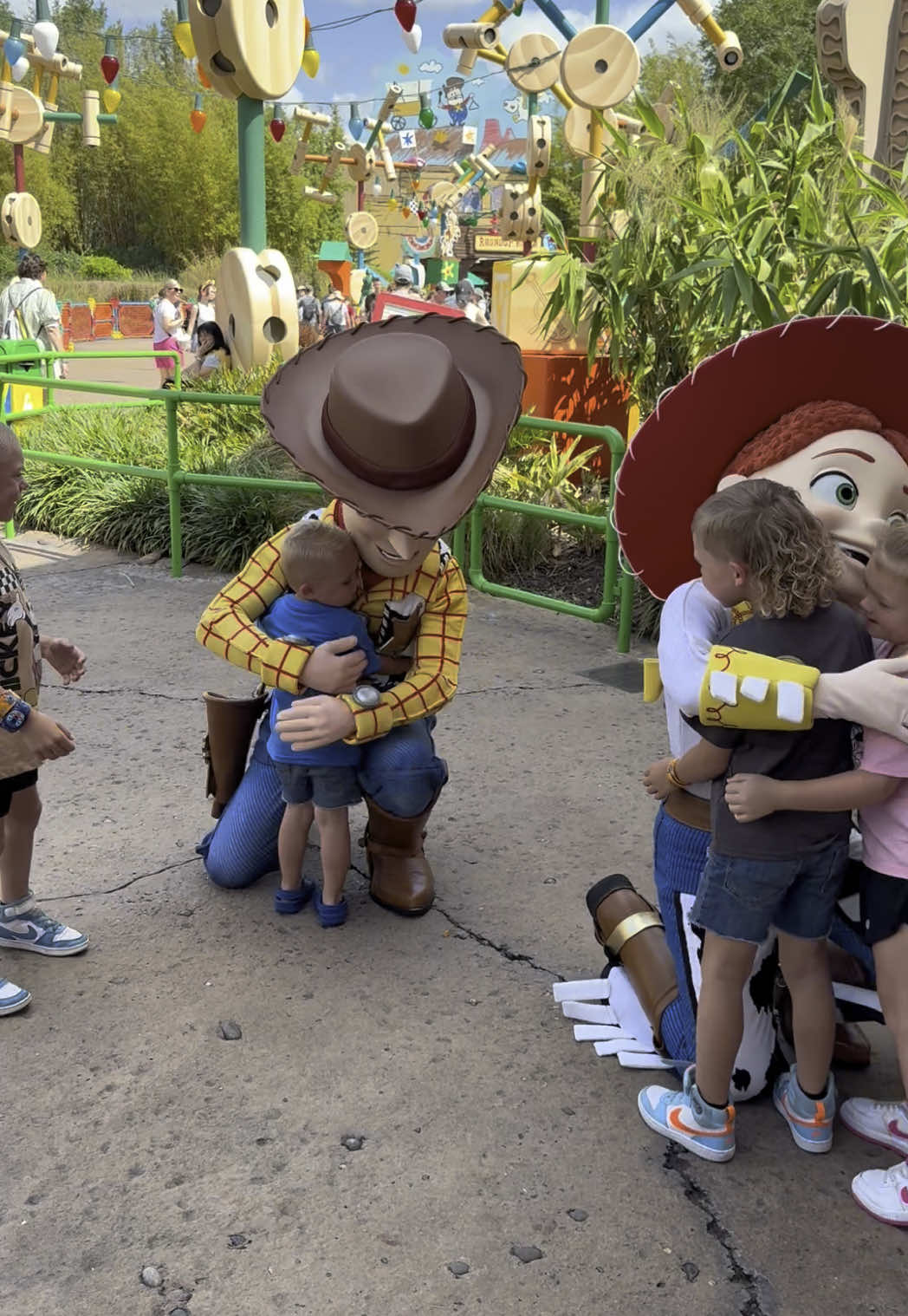 Come spend another fun day at Disney with us! 🫶🏻 #thedurrancefamily #thedurrances #disney #MomsofTikTok #parentsoftiktok 
