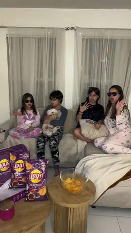 Primero, paz… luego, papas. Estas Lay’s All Dressed tienen el poder de transformar cualquier momento en una batalla épica de sabor. ¿Quién se queda con la última? @influenster #complimentary @lays #LaysAllDressed 