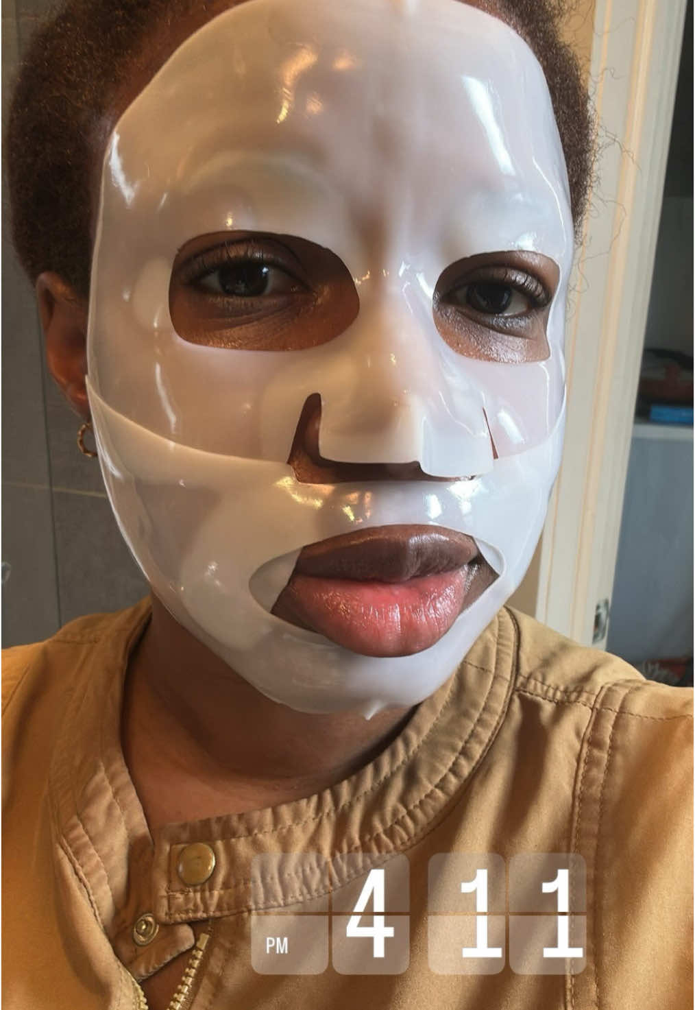 @Peach & Lily Glass Skin Collagen Mask  I purchased this mask for $8 at @Ulta Beauty . I must say that the results speak for themselves. “An entire bottle of serum in each mask” and it leaves up to the claim. Have you used this mask before? Will you in the future? #koreanskincare #glassskin #skincare