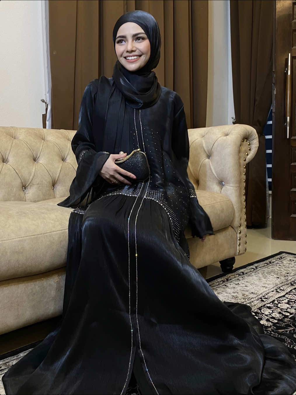 Abaya Bellarose in Black 🦢🖤 #fypシ #fyp #blackabaya #blackootd #butikshahalam #queenabaya👑 #abayashahalam #abayadubai #raya2025 #abayacantik #abayagirls #shimmerabaya 