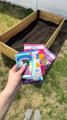 Let’s chaotic garden with some flowers 🌹🌸🌻🥀🌺💐🪻🌼🌷 #garden #cutflowergarden #chaosgardening #gardening #flowers #cutflowers #cutgarden #fyp #hobby #girlswhogarden #girlssupportgirls #zinnias #gardentok #plants #planting #spring #dollartree #seeds #warmweather 