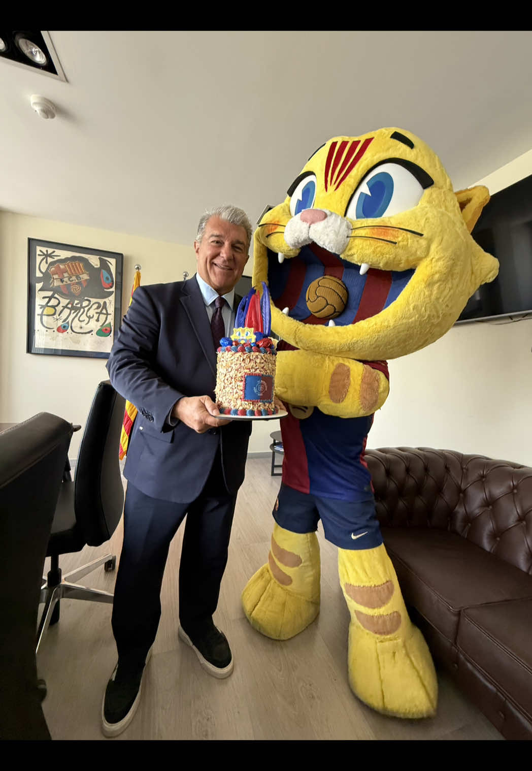 Fer la meva pròpia mona ✅ Entrega presidencial ✅ Bona Pasqua, culers! 🐣💙❤️ Gràcies, @Casadepastel.barcelona 🙌