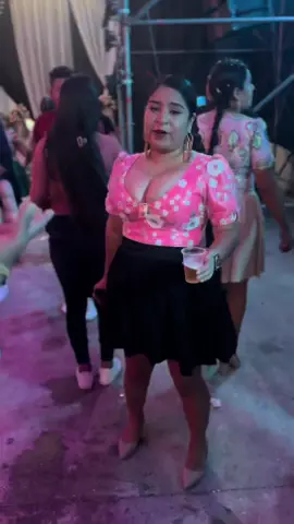 ELLA SE FUE NO ME DIJO POR QUÉ #cochabamba_bolivia🇧🇴 #bolivia🇧🇴tiktok #bolivia🇧🇴 #zapateo #tropicodecochabamba🇧🇴 