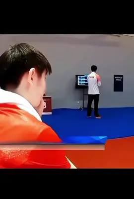 Đây chẳng phải là hồi c3 giả vờ đi ngang qua lớp người mình thích và vô tình nhìn vào trong sao 🤣🤣  #wangchuqinsunyingsha #5114 #wangchuqinsunyingsha🦁🦈 #Shatou #SunYingSha #WangChuQin #孙颖莎 #王楚钦 