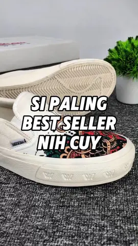 Si paling Best seller, gass Checkoutttt..  #lokalbrand#sepatuslipon  #wakacawfootwear#sepatulokal#affiliatetiktok #sepatukeren #sepatuguenih #lokalpred #lokalkeren #fyp 
