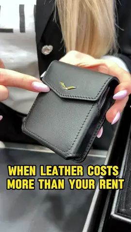 Elegance in every flip. Discover the Quantum Flip — paired with the finest leather case. 🖤💎 #VERTU #LuxuryTech #QuantumFlip #HighEndStyle #UnboxingLuxury #EliteLifestyle #TechMeetsElegance #TimelessDesign #TopTierPhones#Vertuphonereview#Vertuphoneprice#Vertuphonegamingtest#rich #richlife #viral #fyp #foryou #luxury#luxurylife#money#moneytalk