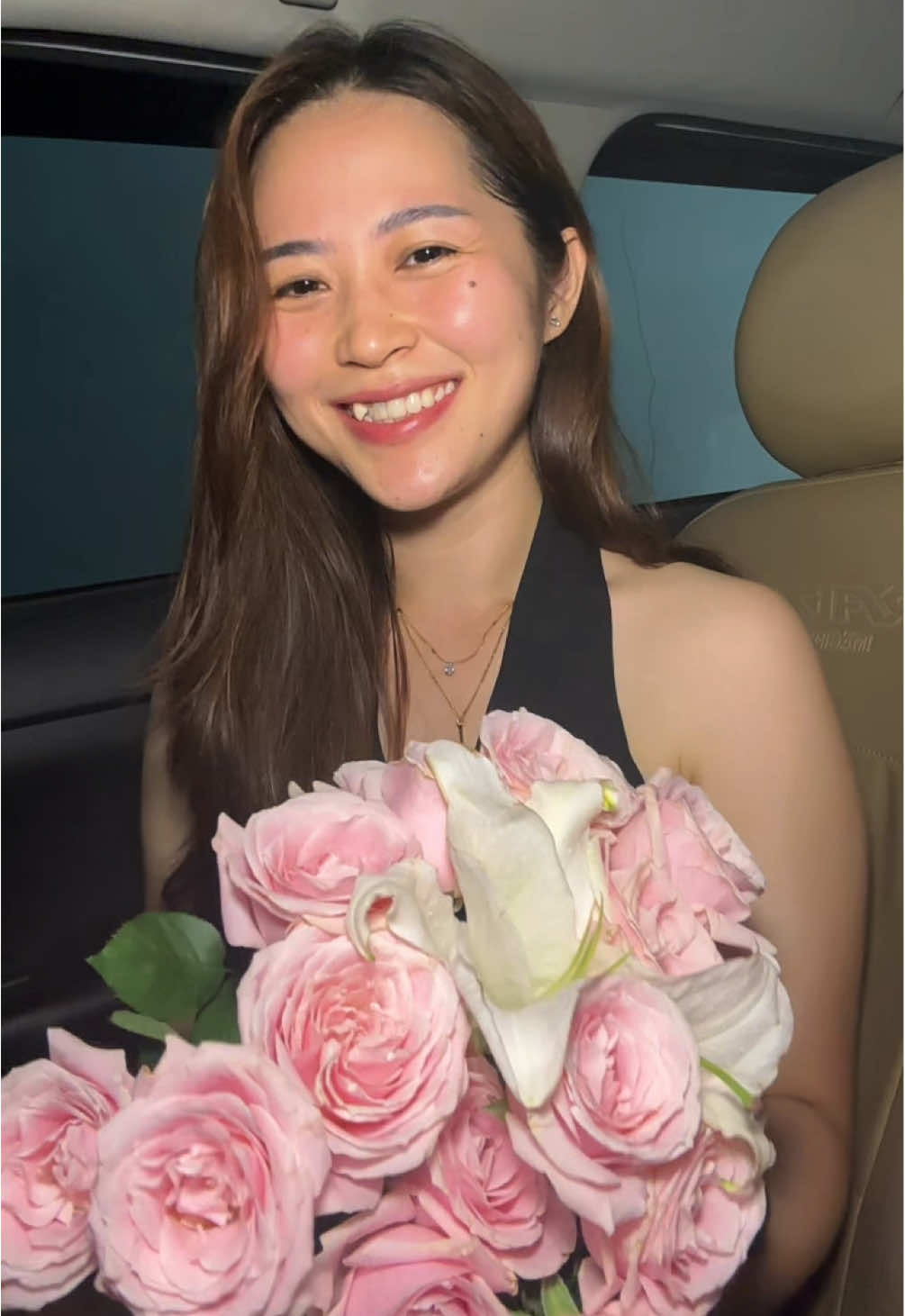 Trying out the kim seon ho smile.. ft. roses, a lily, and quiet feelings 💗