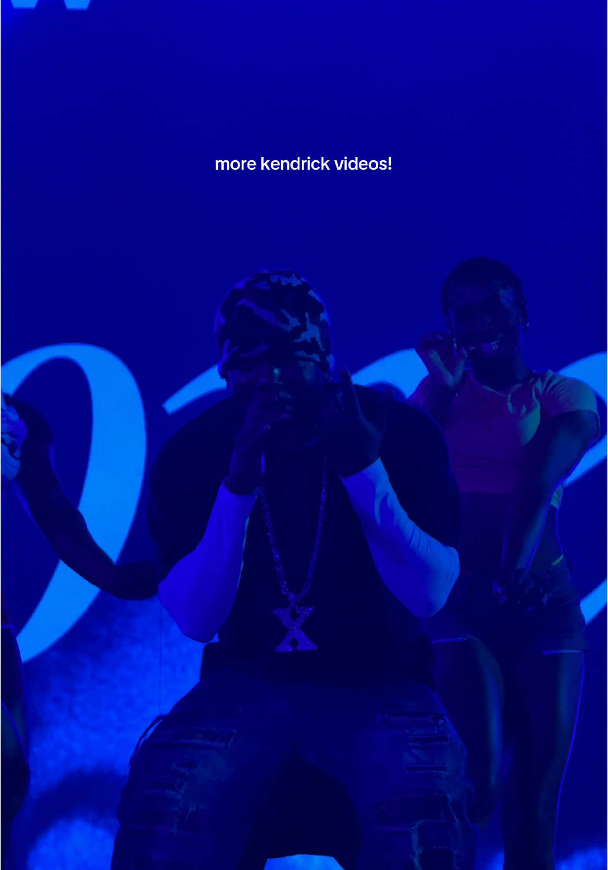 Replying to @Keya's Finds  🎙️: #kendricklamar performing 