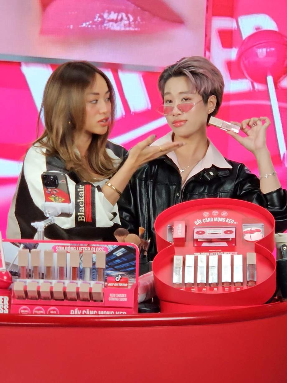 Vào xem ngay makeup cực slay cùng Hmeuu 💋 #maybelline_vn #maybelline #maybellineliftergloss #sonbongliftergloss #liftergloss #muataitiktokshop 