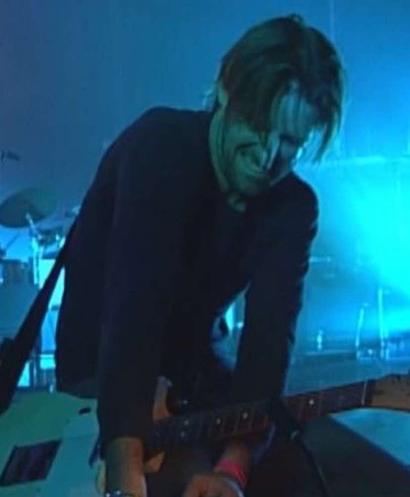 Thoms vocals making EVERYONE cry 😭 #edobrien #edobrienismyprincess #radiohead #paranoidandroid #okcomputerlive #foroyuy 