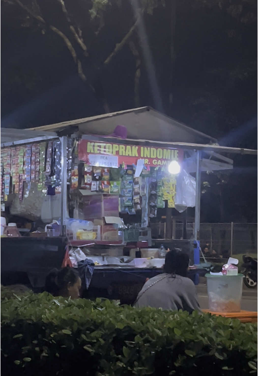 siapa si yang pertama kali ngide buat bikin ketoprak indomie? sungkem bgt🫡 #fyp #xybca #bsd #ketoprakindomie #kulinertiktok #beranda #fypforyou 