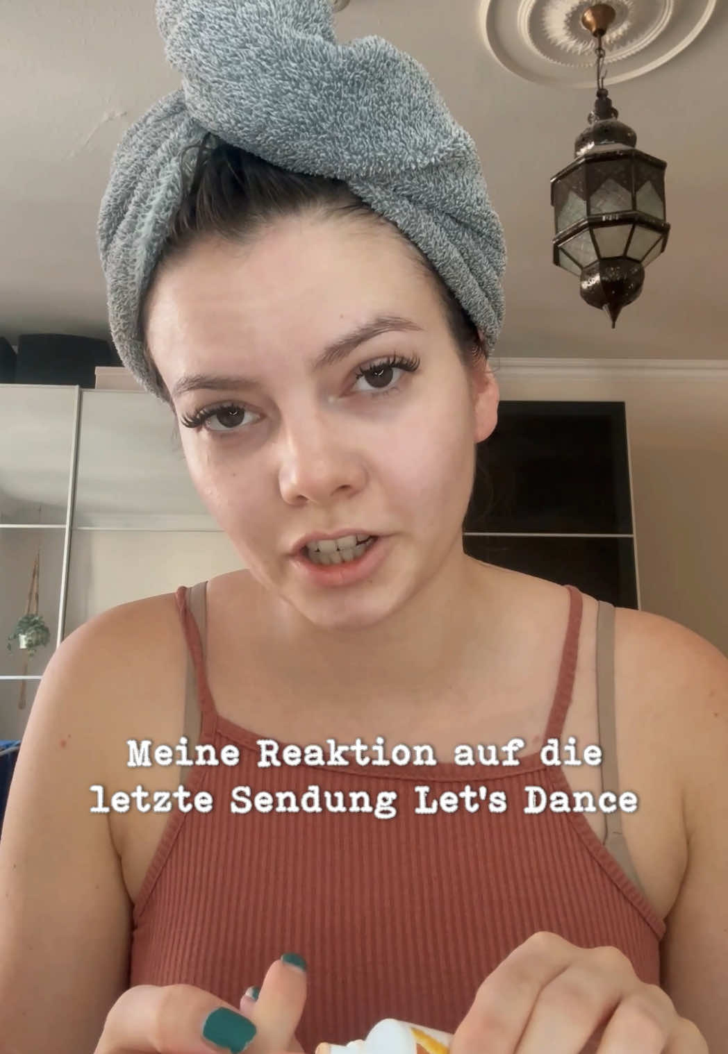 Mir war’s wichtig das Bild, das da über mich gezeichnet wurde, nochmal richtig zu stellen  Und ich hab auch übrigens nur 1x in meiner Story gesagt, dass man für mich abstimmen kann