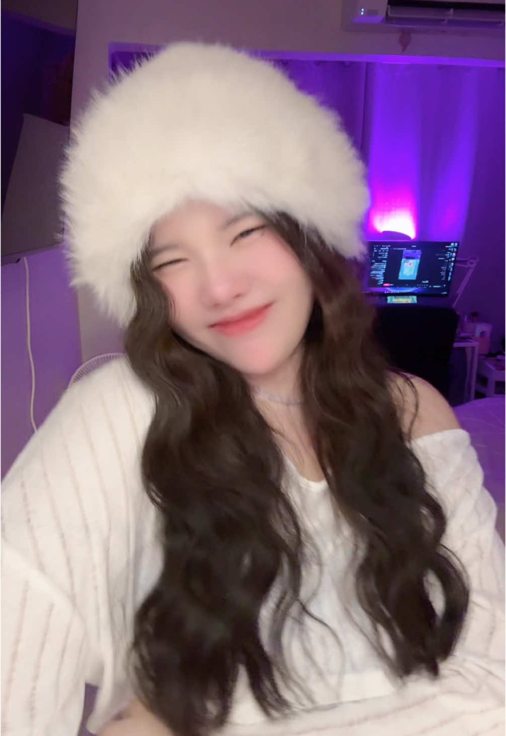 พยายามทำหน้านิ่งแต่ไม่รอด ยิ้มเลยละกัน🤣
