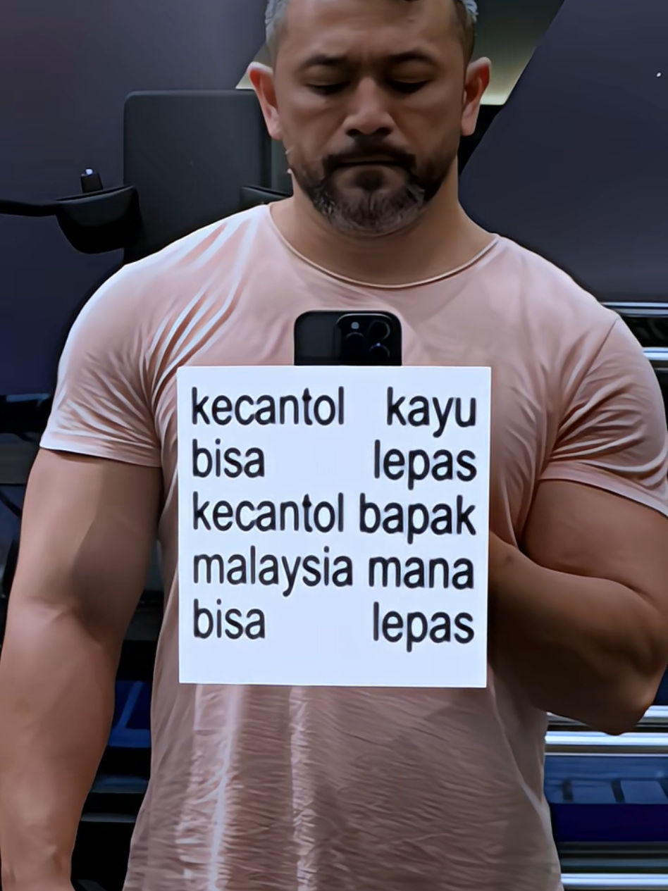 duh pak, ganteng banget kamu 🥹 jadi kepengen punya bapak seperti ini 🥺🙏🏻 . . . #bapaklokal #bapakmalaysia #hotdaddy #lovedaddy #handsomedaddy #daddtebbayoo #dadsoftiktok #hugxey 