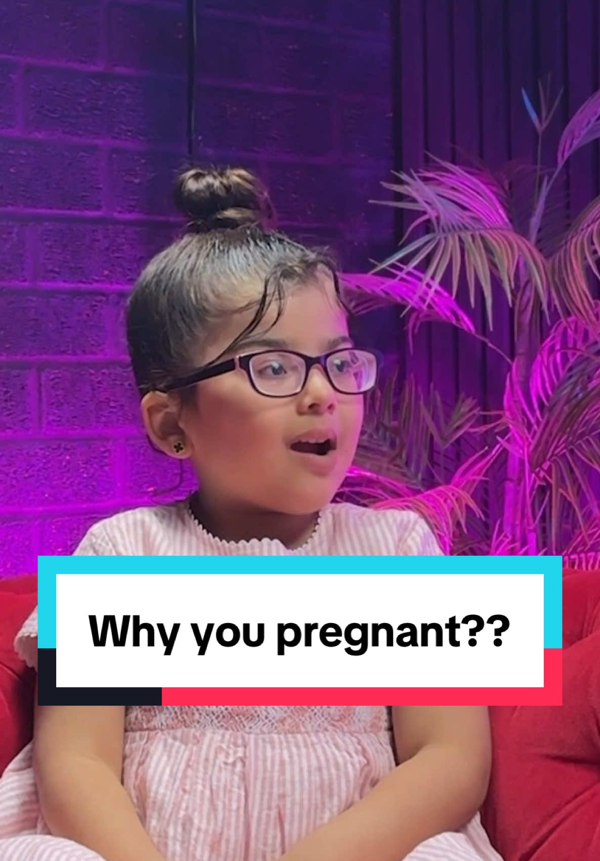 She thinks I’m pregnant @Lamagramm 😭🤣 #fyp #podcasts #podcasting #daughter #father #familia #fam #parents #parenting #pregnant #baby #daddysgirl 