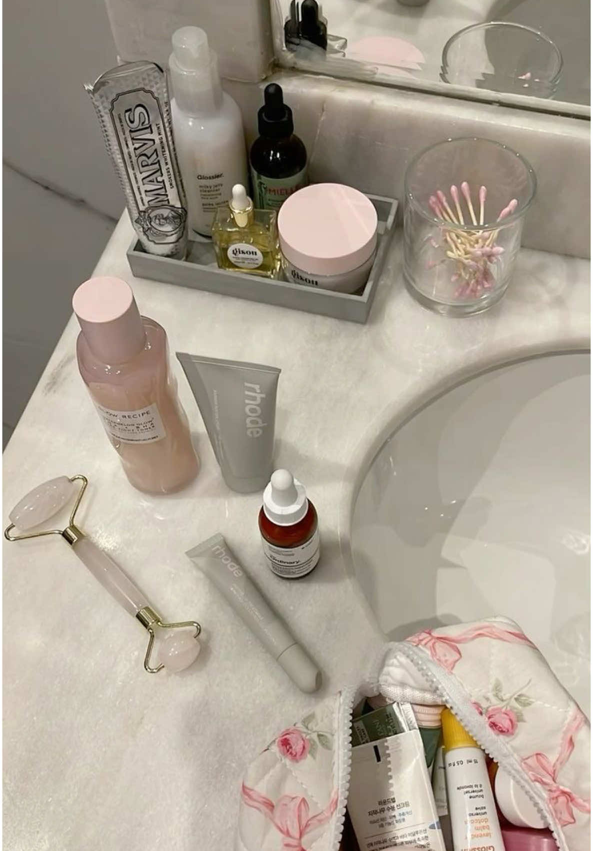 Night skincare routine 🫧 #girltherapy #SelfCare #girly #night #nightroutine #routine #pinterest #pink #skincare #gurwm #wellness #cozynight #pink #aestheticvibes #foryou 