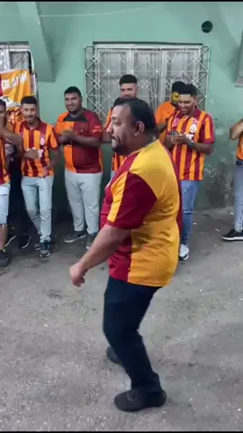#galatasaray💛❤ #ultraslan💛❤ #romanlaroynuyor 