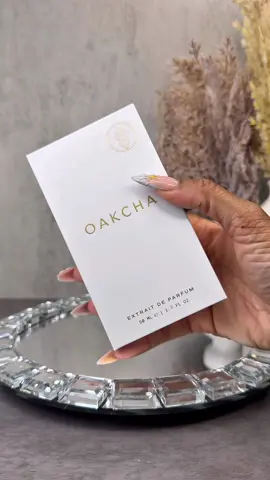 Wanna smell like sol de janeiro Cheirosa '62 this summer but this time the perfume lasts longer??? Then you need to get @Oakcha Kissed Glow ✨🤍✨🤍✨ #oakcha #oakchakissedglow #oakchaperfume #kissedglow #perfumes #fraghead #perfumecollection #perfumecheck #vanillaperfume #caramel #caramelperfume #affordableperfume #soldejaneiroperfume #soldejaneiro #soldejaniero62 