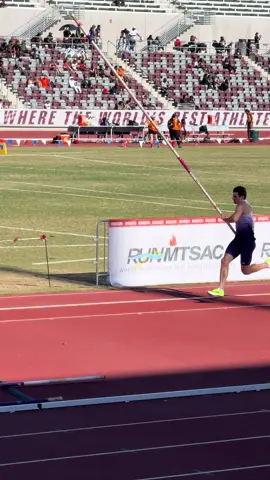 Pole vault 😍😍#polevault #trackandfield #vaultlife #vaulter 