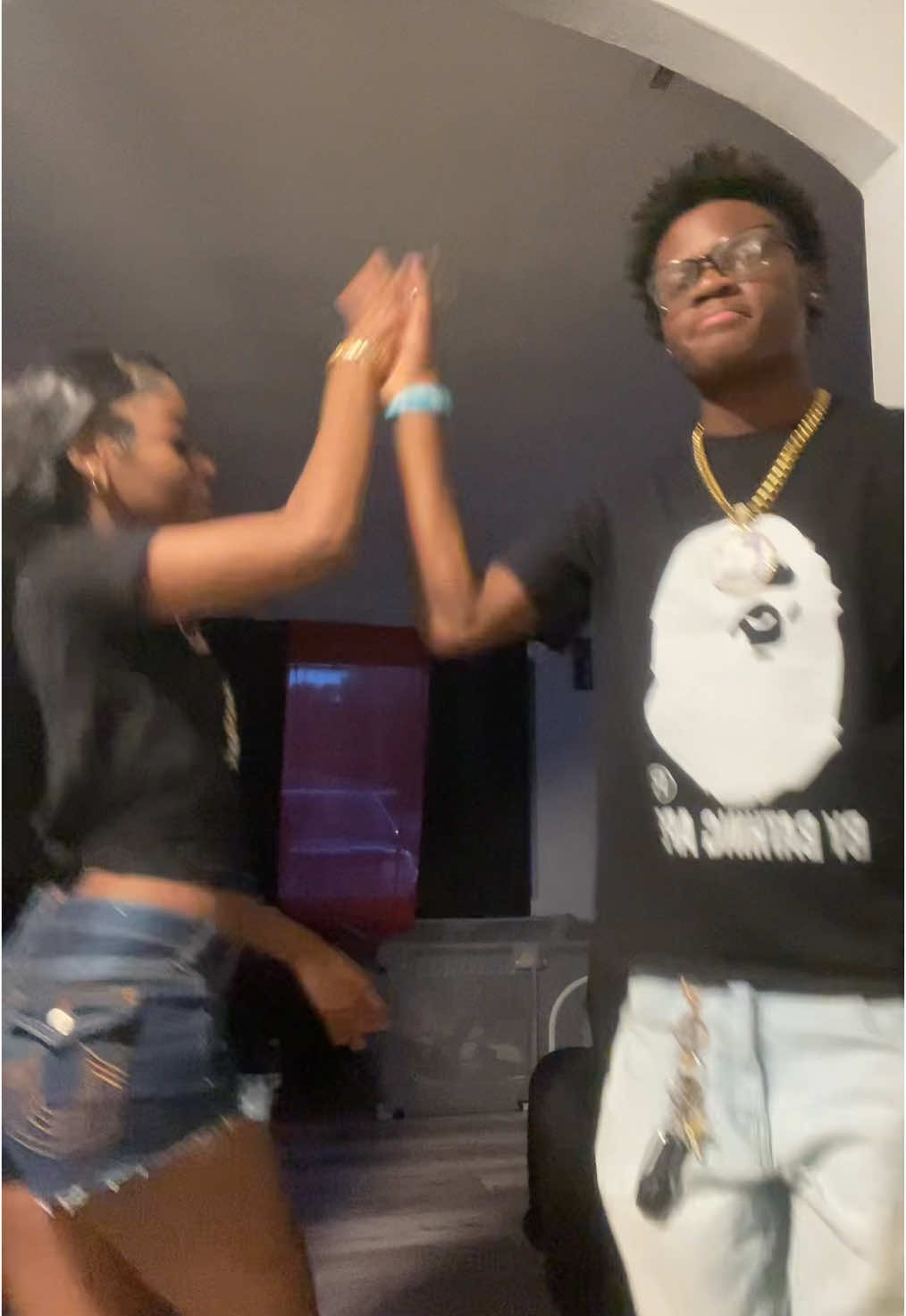 Felling on yo true bootyyyy 😝 #bigsisterlilbrother #fyp #trending 