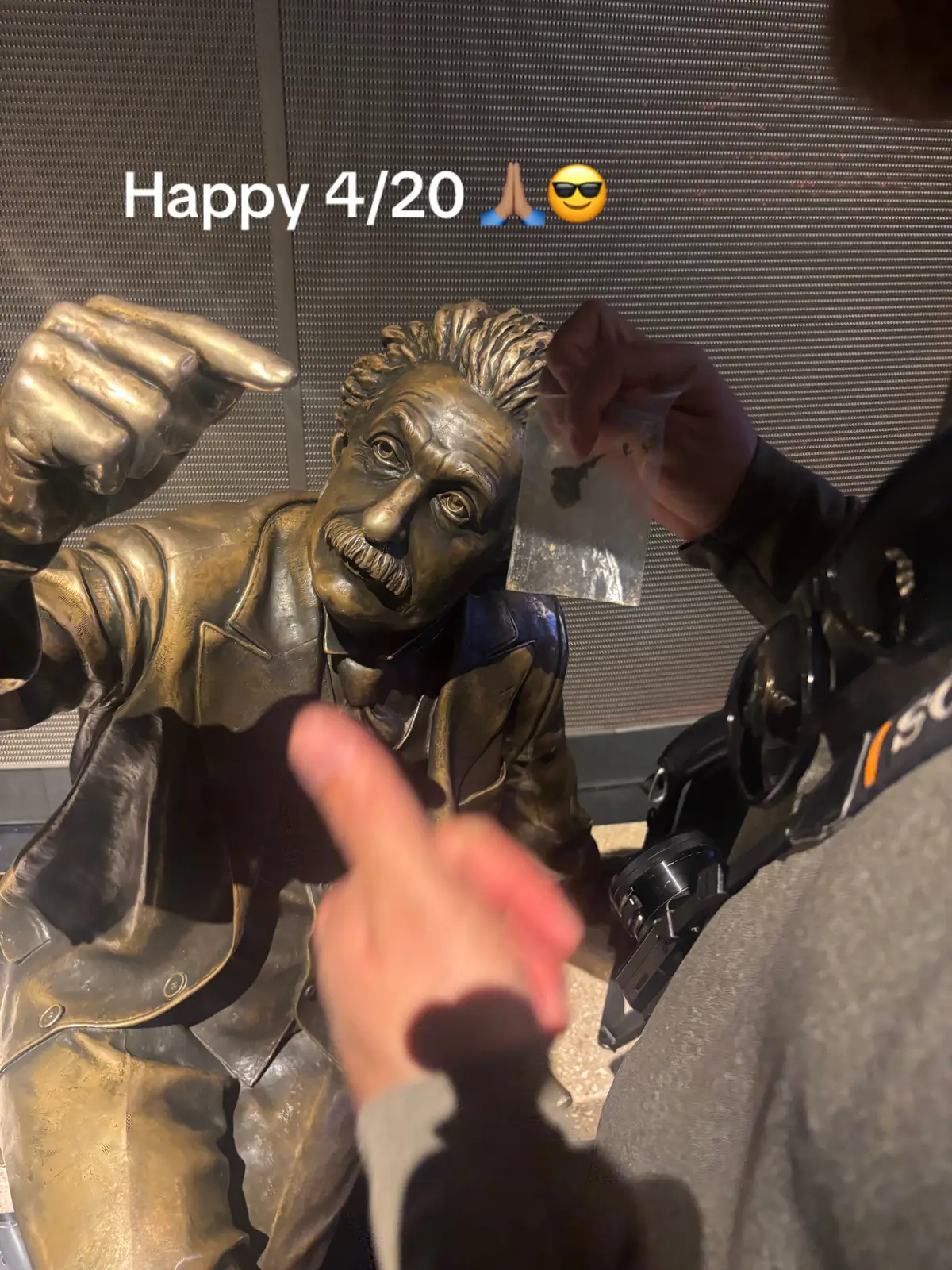 Rolando el joint con el compa Alberto 🤝 #420