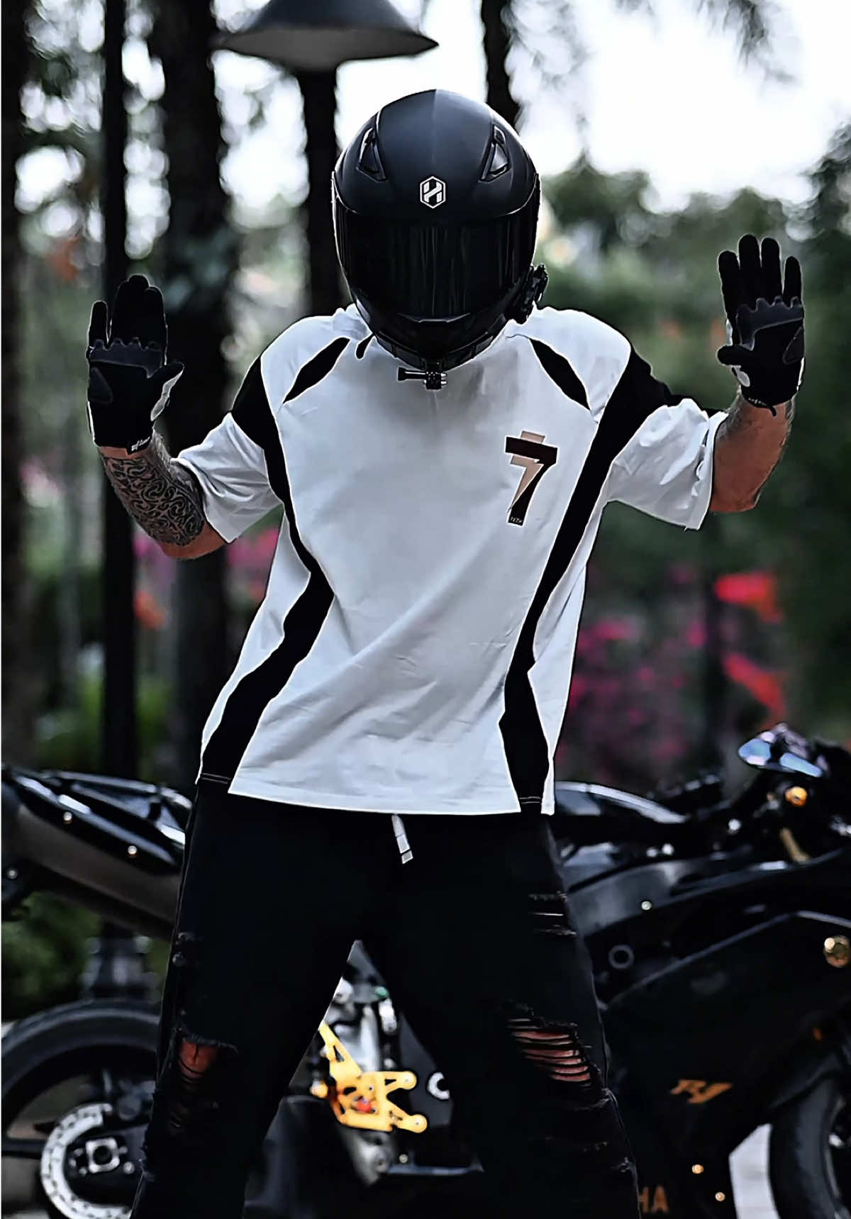 Shake It To 😋😋😋#fyp #biker #bike #bikelife #dance #danceboy #bikerdancer #belarus #cuba #yamaha #yamahar1 #bikerboys #energy 